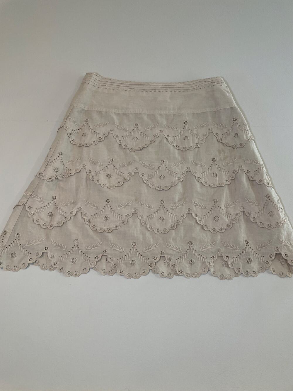 BCBGMaxAzria Sz 6 Beige Skirt Linen‑Like Fabric 100% Cotton Embroidered Detail - Picture 1 of 7